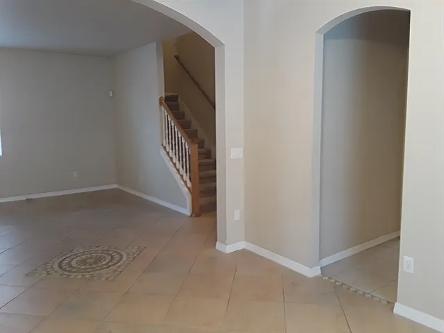 4 bed, 2.5 bath, 2012 sqft, $2,350 — Photo 3