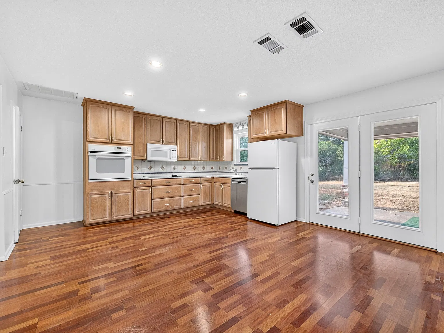 3 bed, 1568 sqft, $2,295 — Photo 3