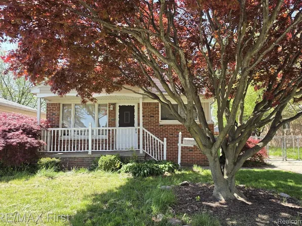 26451 Greenleaf St, Roseville, MI 48066
