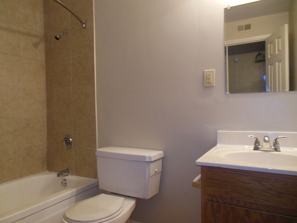 Ceramic Backsplash in Bathroom