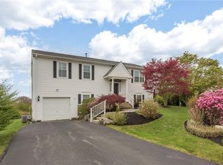 39 President Dr, Narragansett, RI 02882