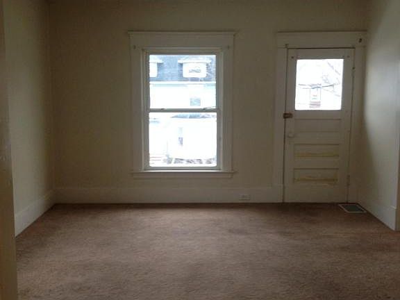 4th image of 924 Kalamazoo Ave SE