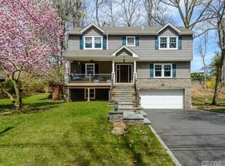 77 Davis Rd, Port Washington, NY 11050