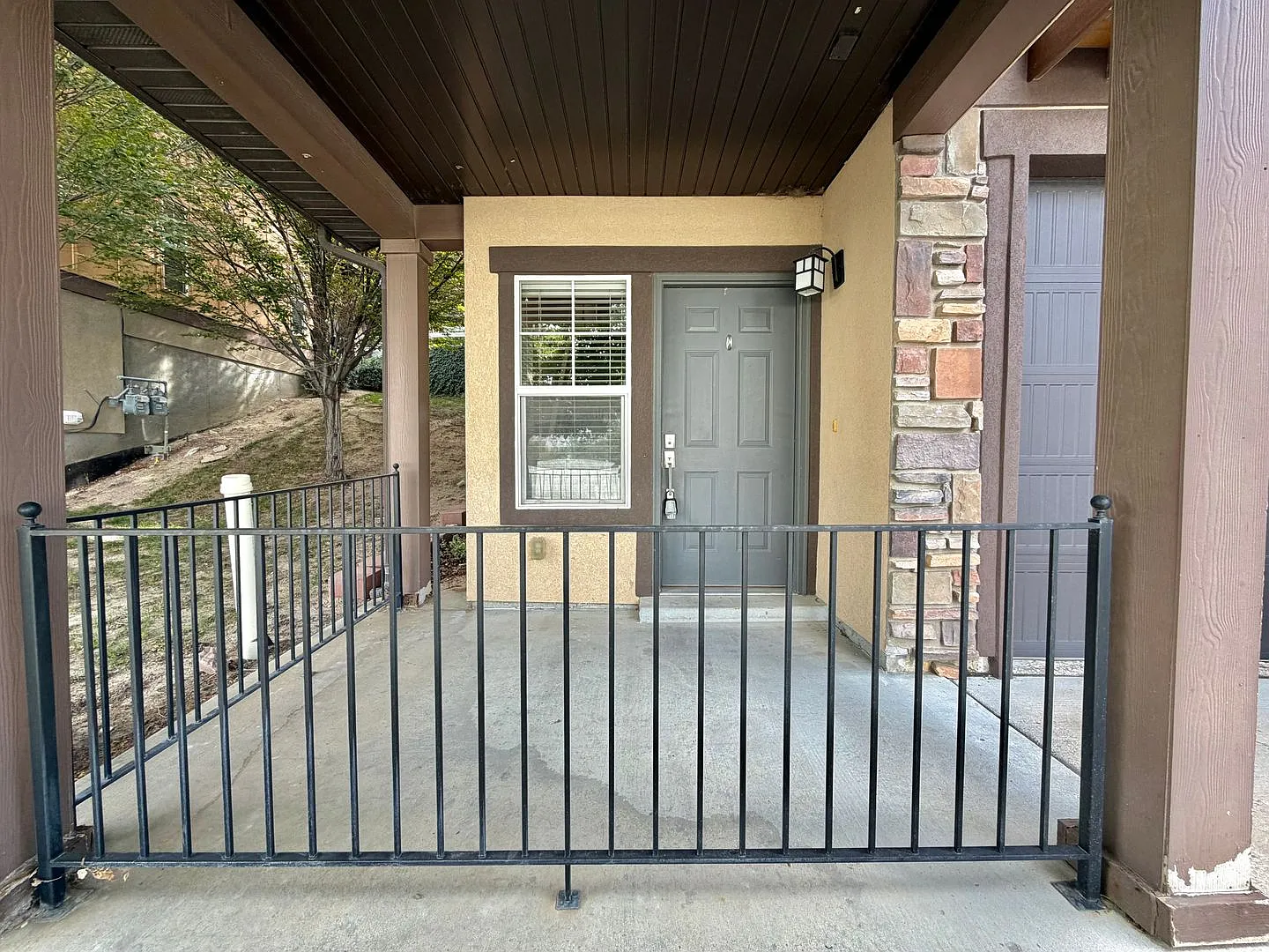 2 Bed Townhome with Garage, Driveway & In-Unit Laundry — Photo 2