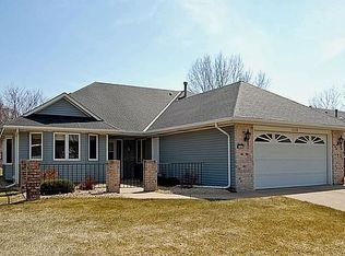 1030 Royal Ct, Shoreview, MN 55126