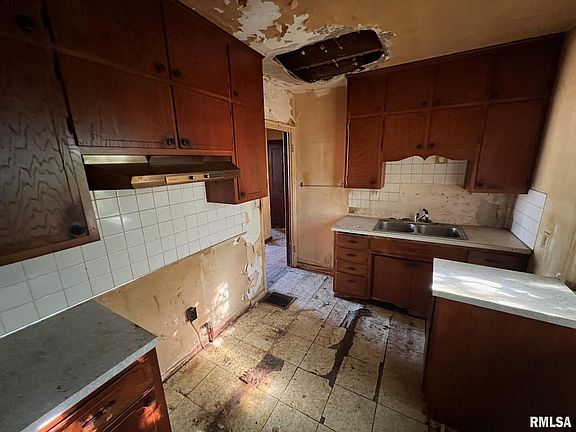 3rd image of 2623 College Ave