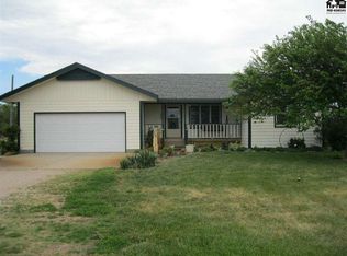 42 14th Ave, Moundridge, KS 67107