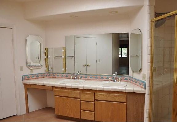Master Bath Room