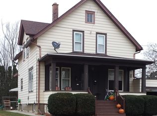 617 E Oak St, Juneau, WI 53039