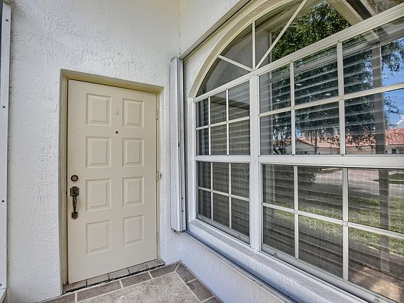 4th image of 6113 Lake Hibiscus Drive