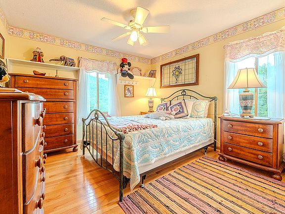 3rd image of 455 Avery Ln