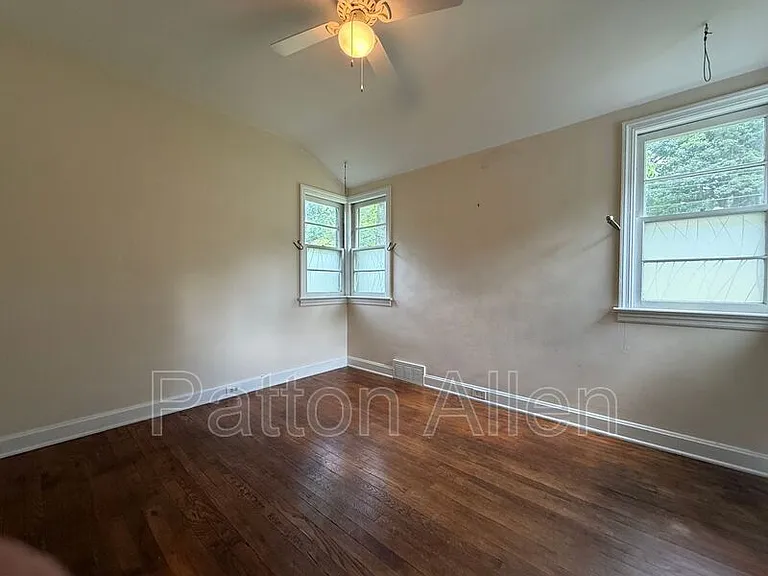 110 Locust Ct — Photo 19