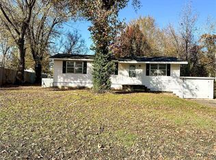 712 E 22nd St, Baxter Springs, KS 66713