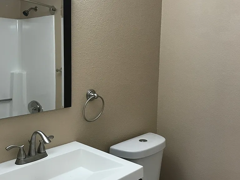 Golden Hill Apartments — Photo 6