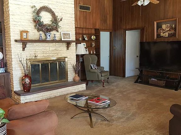 2nd image of 1007 E Green Acres Dr