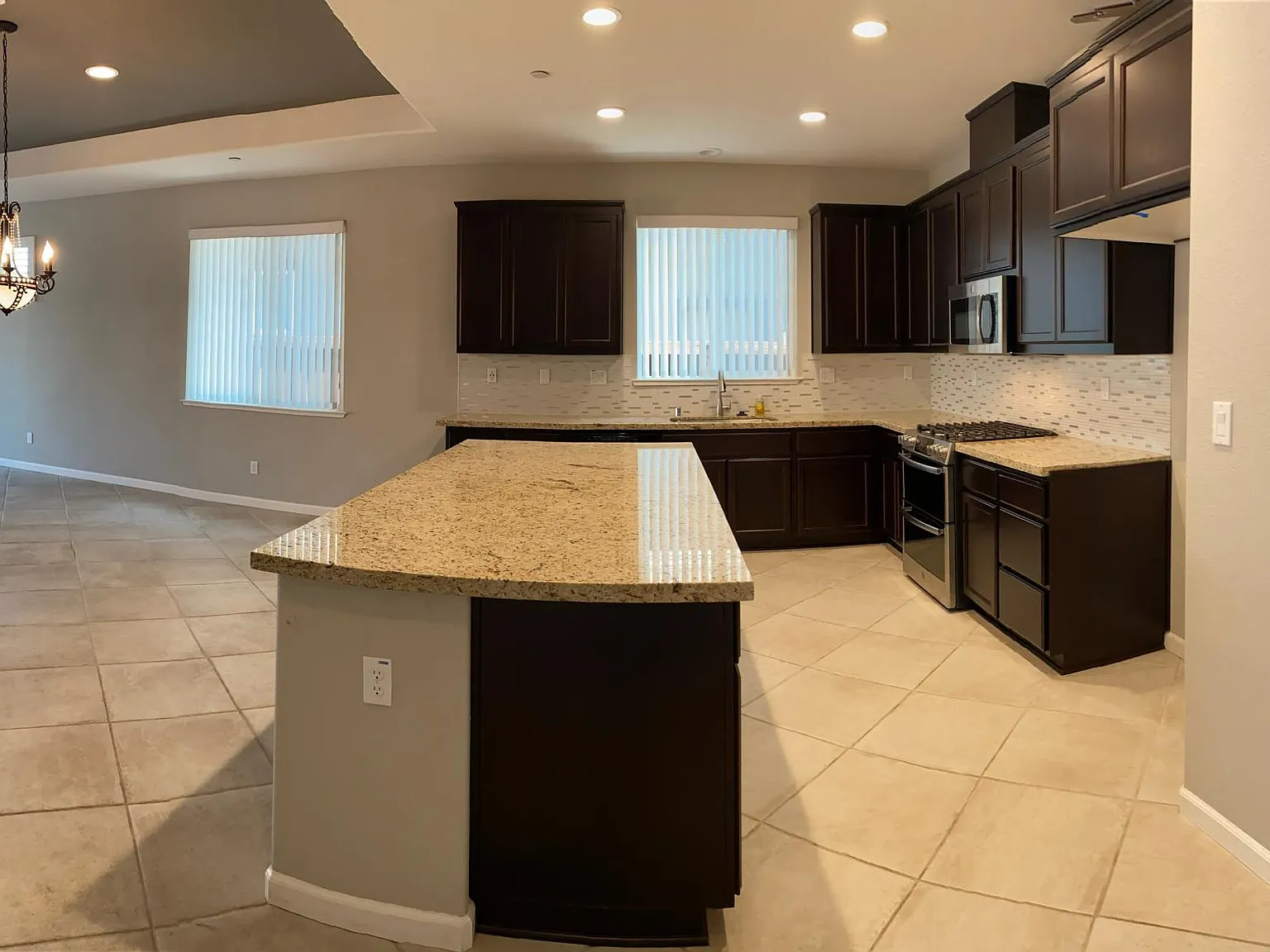 3 bed, 1867 sqft, $2,900 — Photo 4