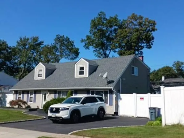 49 Clymer St, Port Jefferson Station, NY 11776