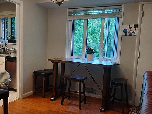 3rd image of 10513 Montrose Ave APT 3