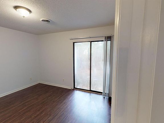 5th image of 15 Melissa Ct #15