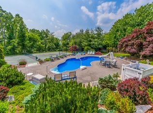 36 Taylor Rd, Valhalla, NY 10595