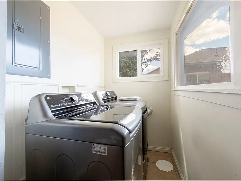 836 E Browning Ave — Photo 13