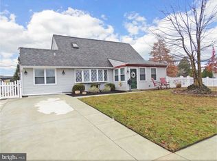 60 Canyon Rd, Levittown, PA 19057