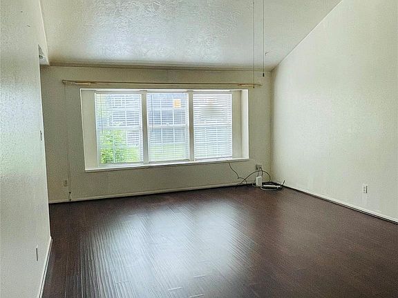 3rd image of 10103 Sageyork Dr