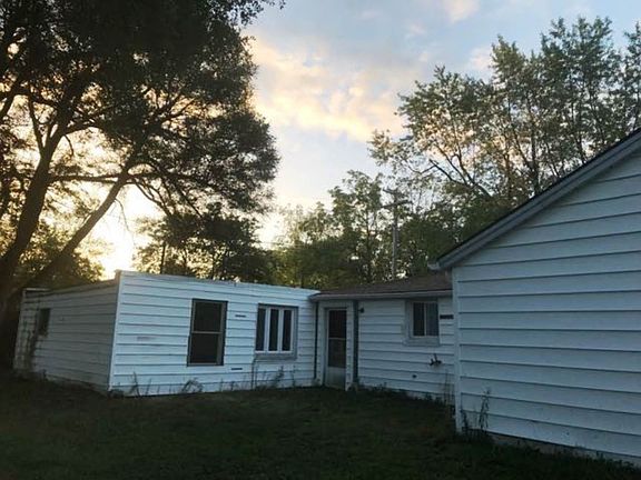 4th image of 30 Waltham Ave