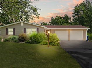 4810 W Till Rd, Fort Wayne, IN 46818