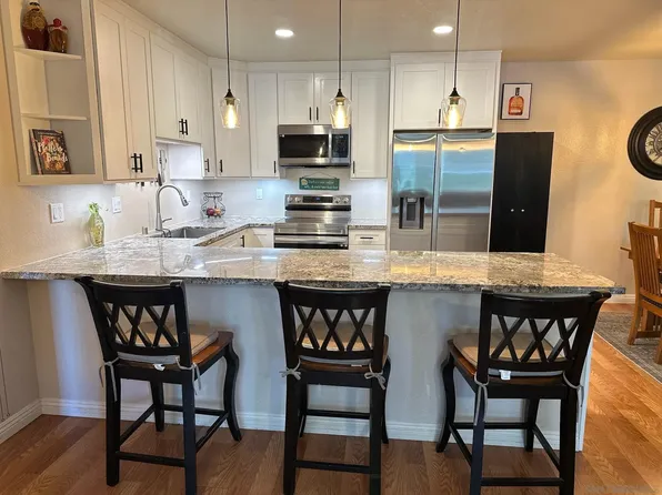 425 Autumn Dr APT 25, San Marcos, CA 92069