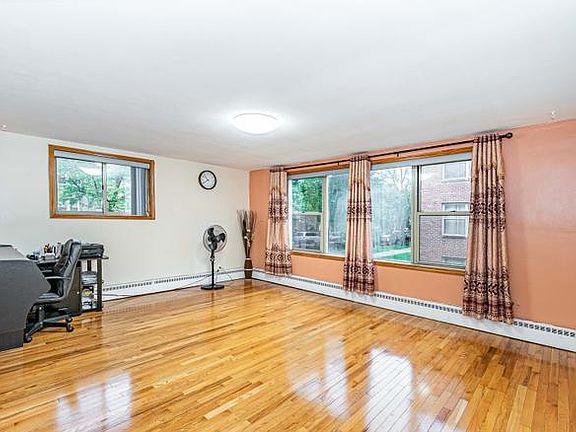 3rd image of 2245 W Farwell Ave APT 1A