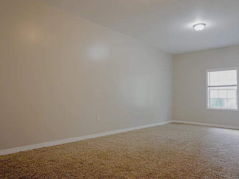 6115 Willow Ln N — Photo 27