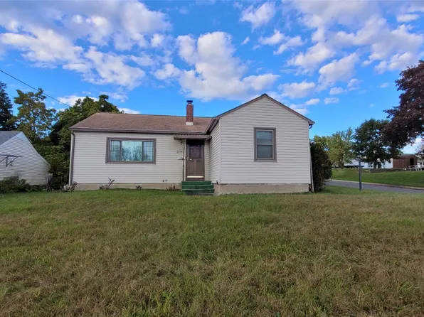 2743 Yale St, Endicott, NY 13760