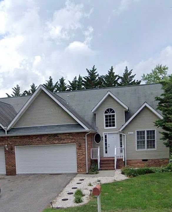 1st image of 640 Forest St