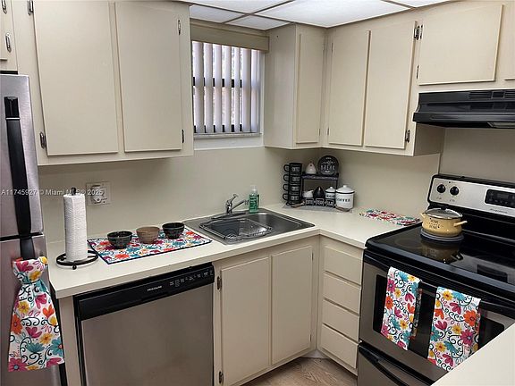 5th image of 8290 Lake Dr APT 223
