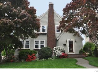 31 Hoyt St, New Canaan, CT 06840