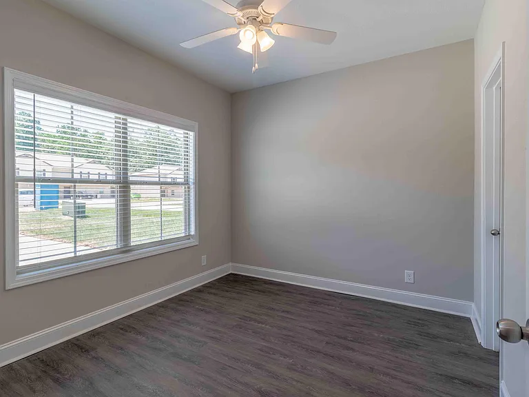 230 Smithson Ln — Photo 2