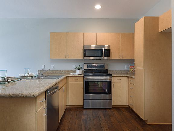 3rd image of 1501 Front St Unit 206