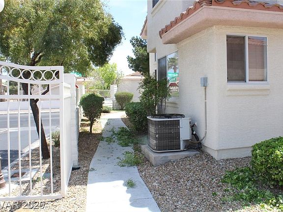 3rd image of 1032 Allure Dr