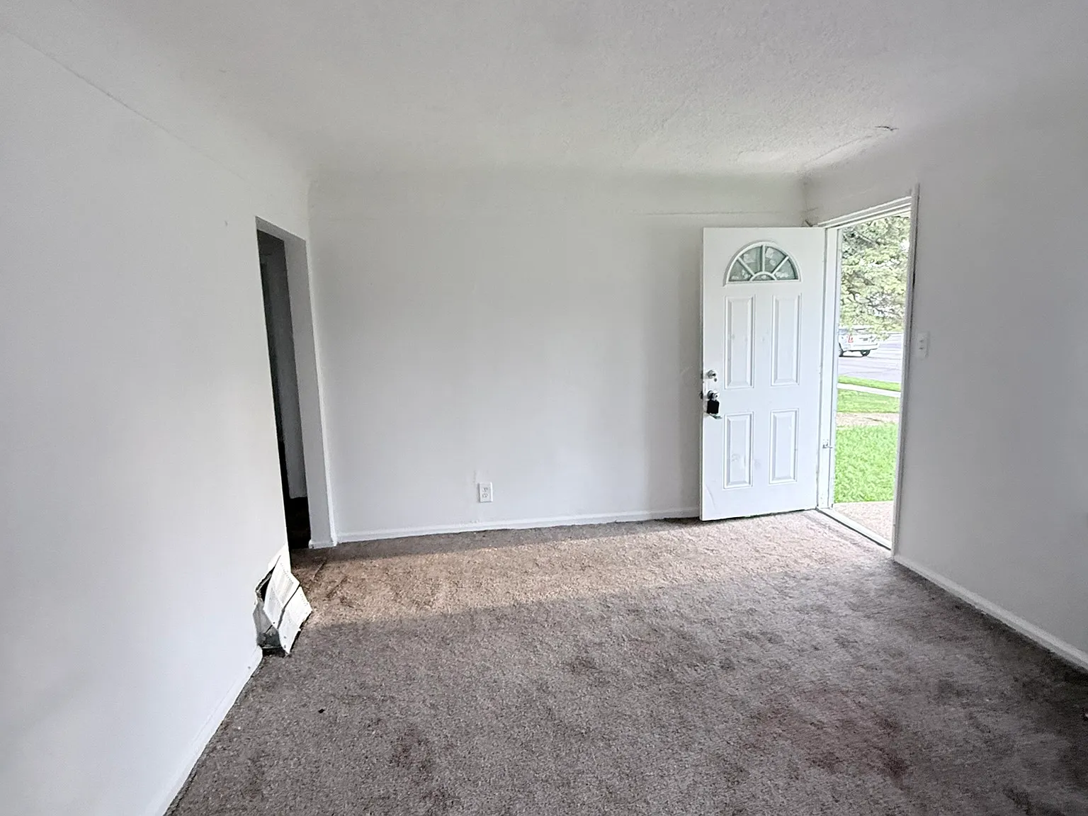 2 bed, 693 sqft, $850 — Photo 2