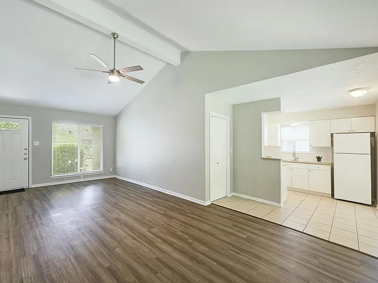 8527 Maine Dr — Photo 2