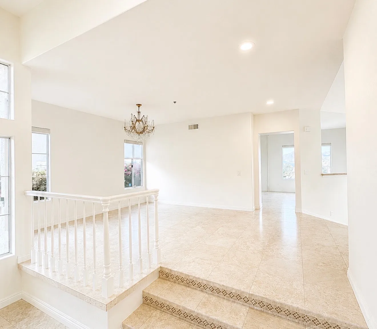 4 bed, 2546 sqft, $5,895 — Photo 4