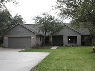 305 Spanishwoods Dr, Rockport, TX 78382