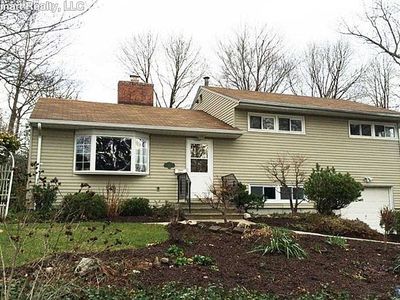 17 Brautigam Ln, Midland Park, NJ, 07432