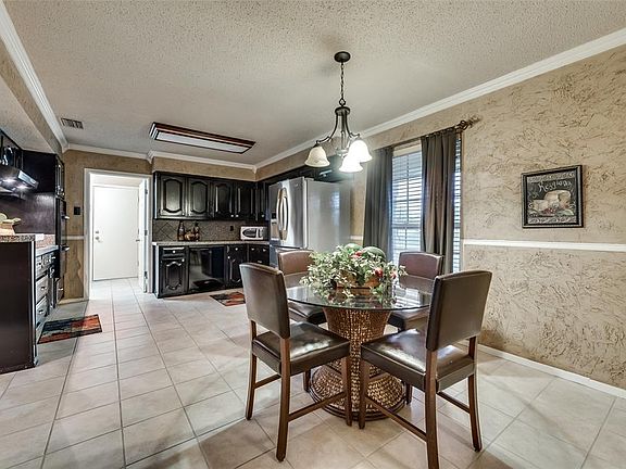 4th image of 703 Boardwalk Pl