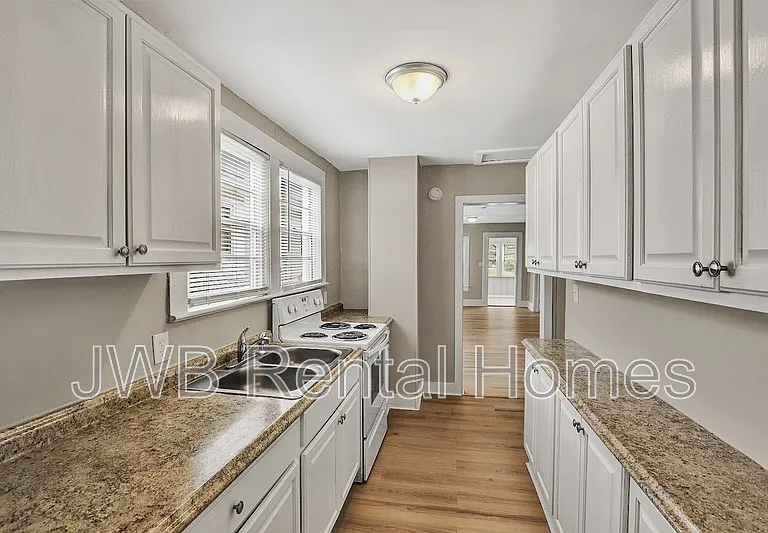 7124 Lorain St — Photo 3