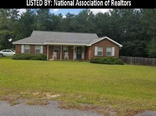 233 Academy Dr, Lyons, GA 30436