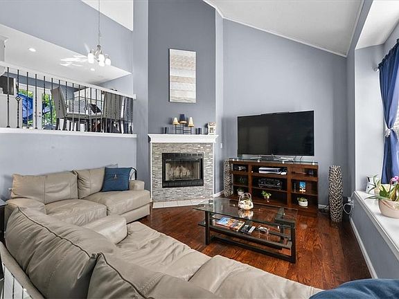 4th image of 300 SW Horseplay Dr