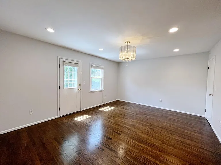 133 Seemans Ln #7 — Photo 8