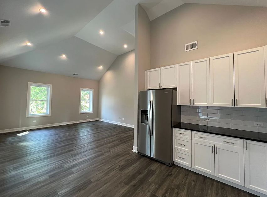 1st image of 4851 N Claremont Ave #205